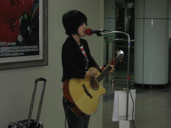 KS Korean singer, artist, Seoul, Subway, Guitar player