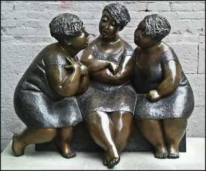 sculpture, old montreal, 3 women, 3 sisters, 3 singers, 3 amigas, vieux-montreal, montreal, quebec