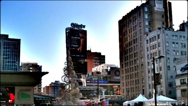 yonge street, dundas street, yonge dundas square, toronto, square, meeting place