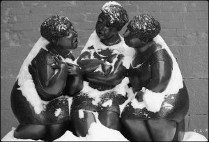 les chuchoteuses, 3 ladies, old montreal, bronze statues