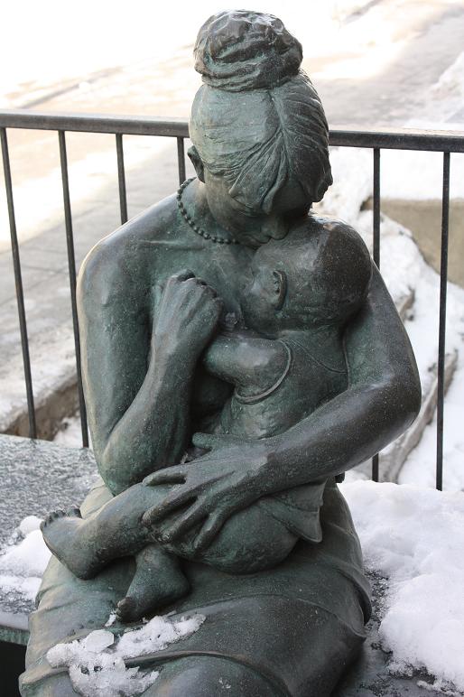 mother and child, statue, montreal, love, golden mile, kiss, mother and baby, canada, mtl
