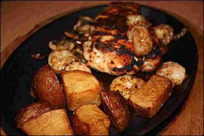 Chicken skillet with roasted potatoes, applebees, restaurant. chicken, shrimps