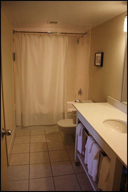 bathroom, hotel room, Four Points by Sheraton, Kingston, Ontario, hotel, hospitality, travel, SPG, Starwood