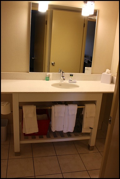 bathroom, hotel room, Four Points by Sheraton, Kingston, Ontario, hotel, hospitality, travel, SPG, Starwood