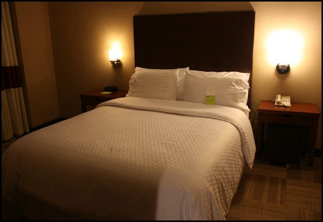 room, hotel room, Four Points by Sheraton, Kingston, Ontario, hotel, hospitality, travel, SPG, Starwood