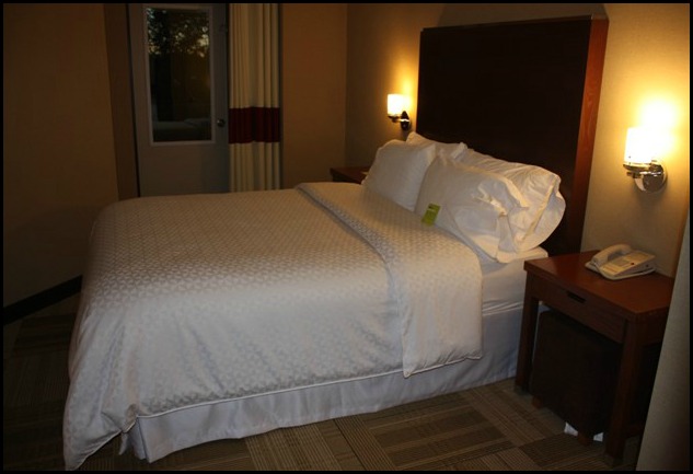 room, hotel room, Four Points by Sheraton, Kingston, Ontario, hotel, hospitality, travel, SPG, Starwood