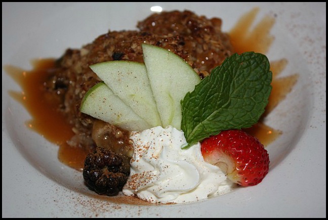 Warm Apple Crumble, dessert, sweets, apple crumble, Sir Johns Public House, Kingston. Ontario, Canada, pub