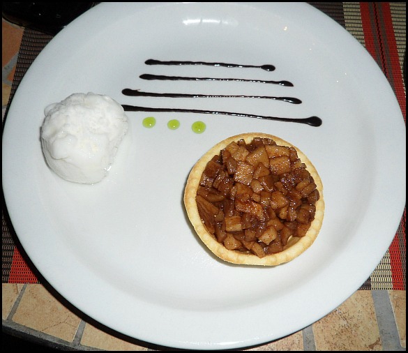 Apple Tart, Guava Ice Cream, foodie, food porn, gourmet food, Parador Resort and Spa, Costa Rica, travel, photography, TS76