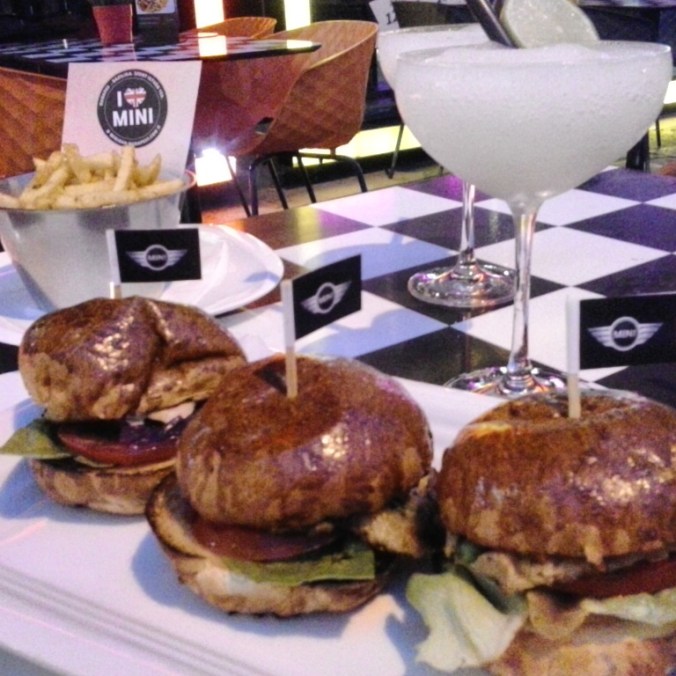 mini bar budapest, budapest, hungary, foodie, foodporn, foodpics, veggie burgers, margarita, travel, photography, TS76