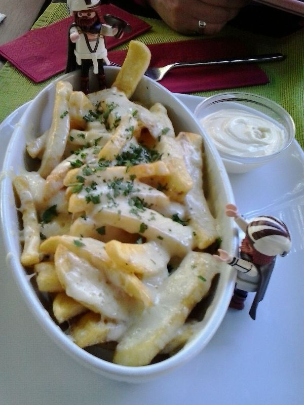 Nuremberg, Germany, Nürnberg, Deutschland, SEON bar, restaurant, fries, cheese, cheese fries, foodie, foodporn, travel, TS76