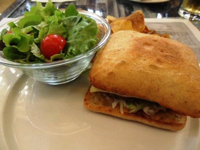cheese burger, potato crisps, salad, food, food photography, New York Café, Café, Budapest, Hungary, hotel, travel, photography, TS76