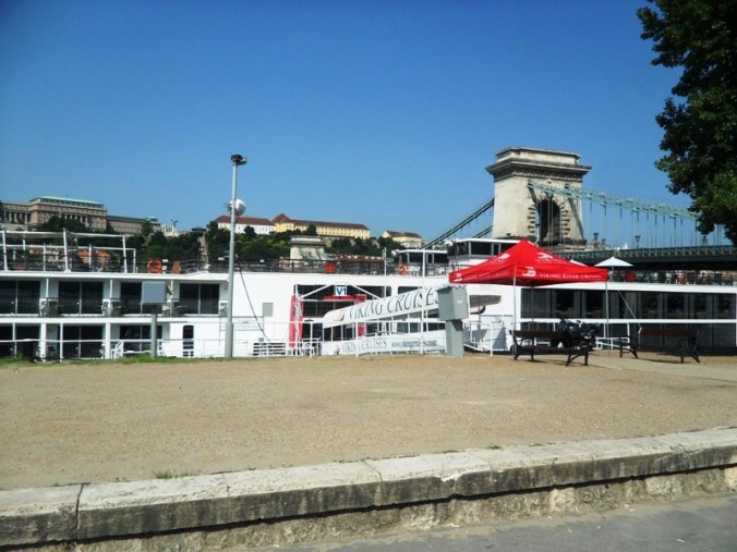 Viking River Cruises, Departure, taxi stand, Budapest, Hungary, TS76